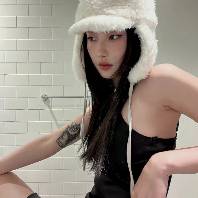 无法触碰的她